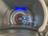 視認性に優れたメーターを採用しており、走行中でも車速や情報が分かりやすく表示されます。運転時の視線移動をむりのない範囲に抑え、快適で安心感のあるドライブをサポートします。