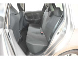 中古車をキレイで気持ちよくお乗りいただけるよう、エンジンルームからシートを外した洗浄まで、目に見えない部分も徹底的に洗浄しています!