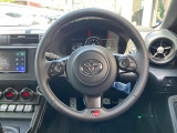 【純正革巻きステアリング】上質な革を使用することで、手にしっかり馴染みとても運転しやすいハンドルです♪