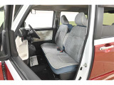 運転席・助手席周りです。軽自動車ならではの空間となっております。