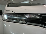 LEDヘッドライトは、点灯の瞬間から最大光量を発揮し、突然暗くなるトンネルなどでの安定感を高めます。