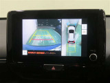 パノラミックビューモニター搭載。カメラで車両周囲の状況を映し出すため、狭い場所での駐車などに役立ちます。