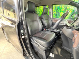 運転席シート廻りは使用感も少なく、良好な状態となっています。前オーナー様が丁寧に使っていたことがよくわかりますね。