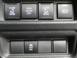 オートマチックハイビームとは、先行車や対向車のライトを認識し、ハイビームとロービームを自動で切り替える機能です。夜道の視界を確保します。詳細は販売店スタッフまでおたずねください。