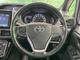 【純正革巻きステアリング】上質な革を使用することで、手にしっかり馴染みとても運転しやすいハンドルです♪
