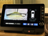 リバースギアに入れるだけで後方の表示へ切り替わります。夜間や雨の日の駐車も楽になりますよ。