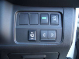 運転席右側には電動スライドドア等の各種スイッチがまとめられています!
