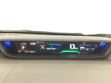 メータは先進的なデジタルメーターを採用!ゆっくりと数字が動くのでとても見やすく表示されます!続可能距離等の情報やHonda SENSINGの注意・警告も表示します!