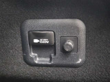 便利なアクセサリーコンセント(AC100V・1500W)が装備されています。ハイブリッドカー特有の大容量の電気エネルギーによりアウトドアシーンや停電などの非常時に便利な機能です。