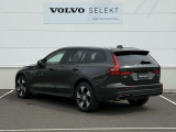 ◆バック/万が一を考え、安全性を重視する方に選ばれているVOLVO車。ドアを開閉するとその重み・厚みに驚くはず