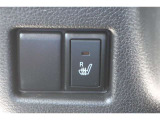 運転席にはシートヒーターが付いています。