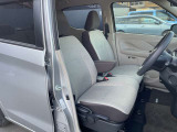 運転席は広く座りやすいです。