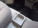 運転席と助手席の間のトレイ