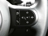 ハンドルから手を離すことなくオーディオの音量調整などが可能です!