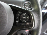 Hondaセンシングの機能のひとつ、アダプティブクルーズコントロール付!アクセルから足を離しても設定したスピードと前車との車間を保ち走行してくれます!車線維持もアシスト☆高速道路で疲労軽減ですね☆