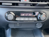 「オートエアコン」付き一年中快適な室内を提供!車内温度を設定すると、風量を自動で調節してくれます。