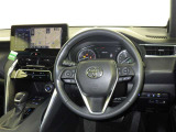 運転席まわりです。 各操作スイッチは使いやすい位置に配置されてます。