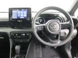 ☆シンプルながら機能性あふれる運転席周りです。 使いやすいスイッチ類の配置によりとても運転しやすいですよ。