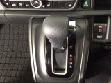 オートマチックシフトレバーは、手になじみ操作しやすい形状で安全運転にもつながります♪