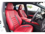 フロント席には、高級車にふさわしい快適装備。シートヒーターとベンチレーション機能を搭載。