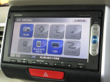 ナビゲーションはギャザズメモリーナビ(VXM-155VSi)を装着しております。AM、FM、CD、DVD再生、Bluetooth、ワンセグTVがご使用いただけます。初めて訪れた場所でも安心ですね!
