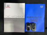 スマートキーは鍵をバッグに入れたままでもドアロックの開閉やエンジンのON・OFFができます。夜間や雨の日も鍵を探さなくて良いので便利です。
