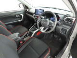 シンプルで使いやすいデザインの運転席です。