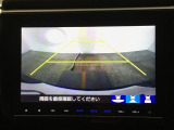 【バックカメラ】運転が苦手な方も車庫入れラクラクです!ギアをリバースに入れれば自動的に切り換わりますので、面倒な操作は不要です♪狭い駐車場もお車を傷つけず安心ですね!