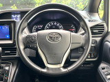 【純正革巻きステアリング】上質な革を使用することで、手にしっかり馴染みとても運転しやすいハンドルです♪