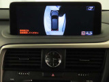 純正ナビ付です。もちろん車両後方を表示するバックガイドモニターが付いていて車庫入れ安心!