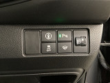 ハンドルの右側にはヘットライトリベライザーとHondaセンシング用のメインスイッチがついています。ヘッドライトリベライザーは道路状況や積荷の加重に応じてライトの高さを調節できます。