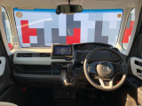 インパネ全体:視界が開けて前が見やすい設計です!安全に運転できます!