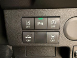 【車線逸脱警報機能】ブザー音とメーター表示で車線からのはみ出しを警報します。元の車線に戻す機能ではないため、警報後はご自身でステアリングを操作して下さい。