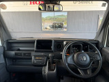 見晴らしのいいフロントは、アイポイントも高く運転もしやすくなっております!シフトやスイッチ類などもインパネにまとめてあるので操作もしやすい設計となっております☆