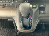 オートマチックシフトレバーは、手になじみ操作しやすい形状で安全運転にもつながります♪