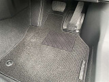 運転席側のフロアマットです