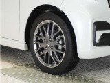 認定中古車では、厳しいHonda認定基準をクリアした厳選されたHonda認定中古車のみ、取り扱っております。「ご購入前の安心」「納車後の信頼」を車両と一緒に提供しております。