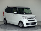LEDヘッドライトを装備しています。LEDヘッドライトはとても明るく、雨の日や夜間走行も安全・安心です。オートライトコントロール付きで周囲の明るさに応じて自動で点灯・消灯します。