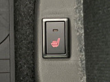【シートヒーター】寒い日に重宝するシートヒーター!エアコンより早く温まってくれるので寒がりの人も安心ですね♪エアコンの温風は乾燥するから苦手、という方にもをおすすめです。