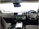 オシャレなインテリアで運転する気分も盛り上がりますよね^^