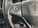 ステアリングにオーディオ操作スイッチが付いています。オーディオ画面に直接タッチしなくても操作が出来ますので、運転に集中できます。