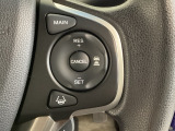 ハンドルにHondaセンシング系のクルーズコントロールやレーンキープアシストなどの操作スイッチが装備されています。ハンドルから手を離さず安全に操作できます。