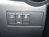 【パーキングセンサー】障害物などが車両に近づいた際に、音と画面表示にてお知らせしてくれます。警告音も段階的に鳴ってくれるので、どのくらいの近さなのか感覚的に察知することが出来ます♪