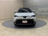 お車購入のポイントとなるフロントマスクです!シャープな目つきが印象的なデザインのヘッドランプです。