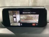 狭い場所での駐車やすれ違いなどでより的確な運転操作に役立つ360&deg;ビューモニターが装備されています。