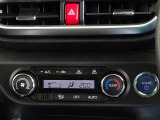車内を快適に、オートエアコンを装備しています。