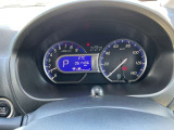 視認性の高いメーターで運転情報を的確に把握できます
