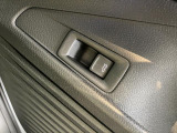 パワーバックドア。わざわざ車から降りてバックドアを開けに行かなくても、運転席から開けることが出来ます。