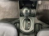 オートマチックシフトレバーは、手になじみ操作しやすい形状で安全運転にもつながります♪