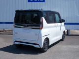 カラーはアーバンクロム専用色のホワイトパール/フブラックの2トーンになります♪